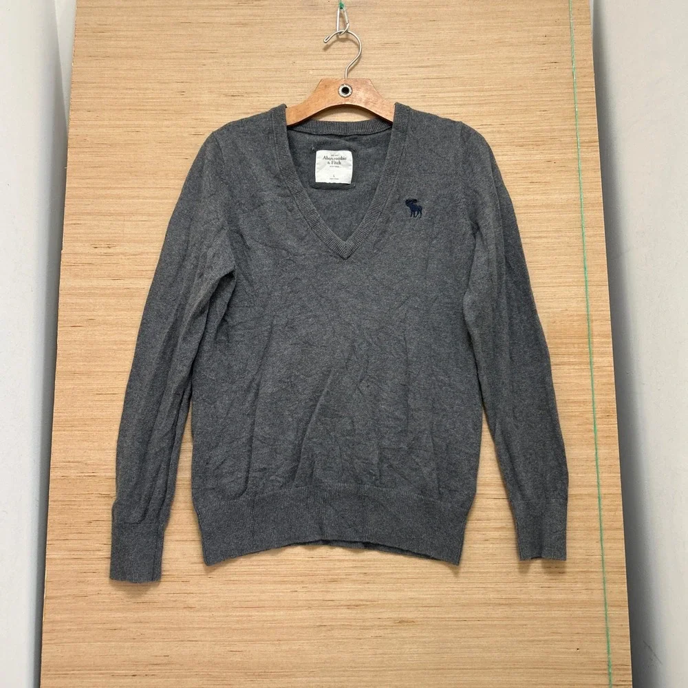 Abercrombie & Fitch Mens Gray V-Neck Sweater Embroidered Moose Logo Size L